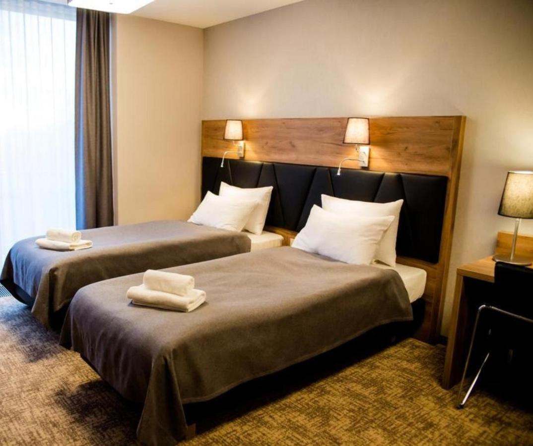 Apart Hotel 12 Rzeszów Esterno foto