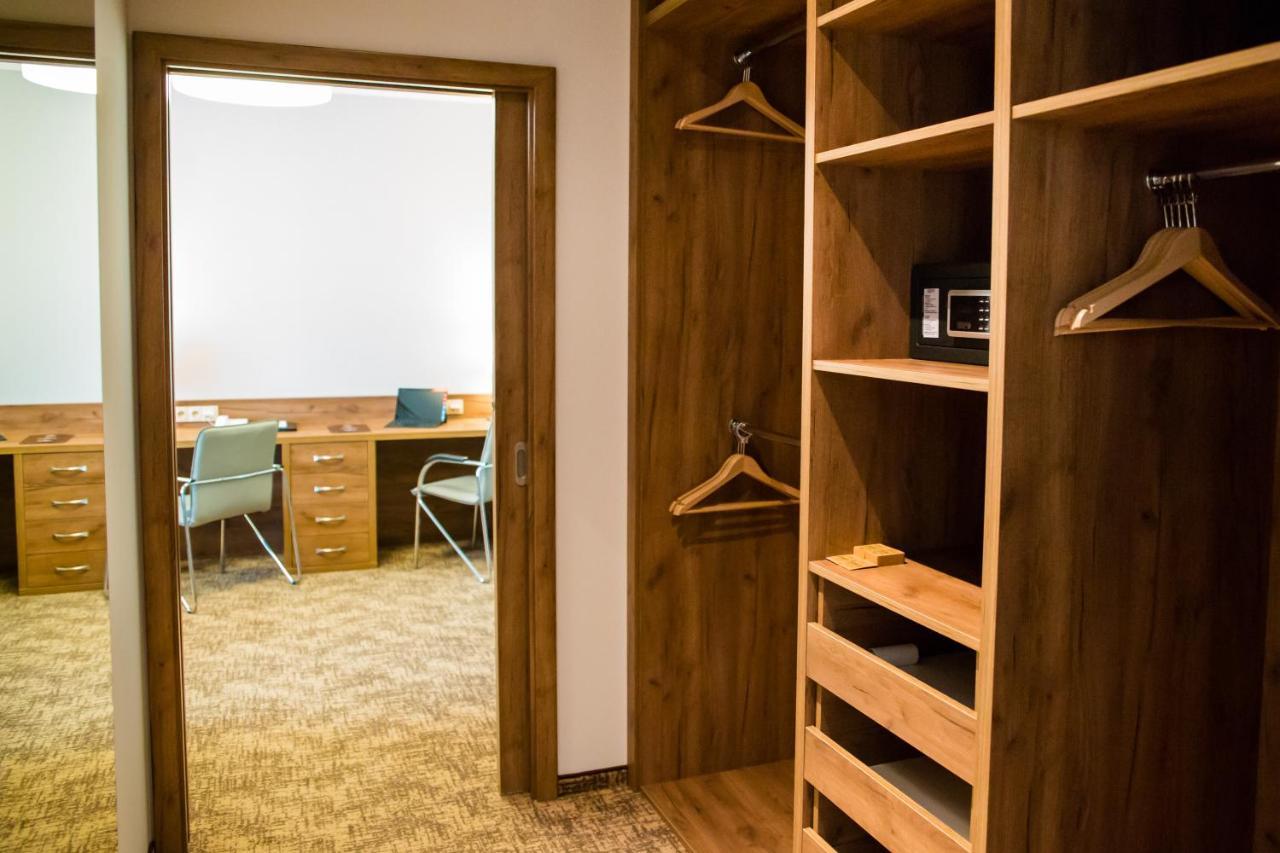 Apart Hotel 12 Rzeszów Esterno foto